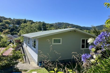 Photo of property in 18 Deller Grove, Silverstream, Upper Hutt, 5019