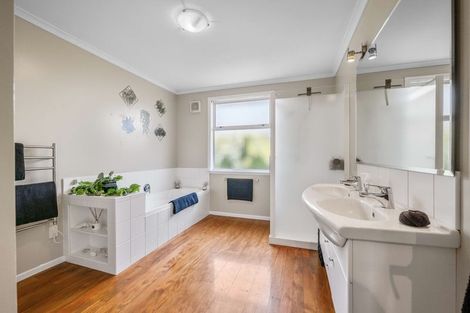 Photo of property in 74 Awanui Street, Merrilands, New Plymouth, 4312