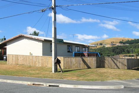 Photo of property in 2/1 Waimarama Grove, Birchville, Upper Hutt, 5018