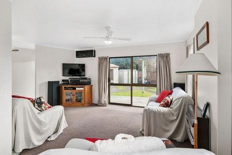 Photo of property in 13 Atarau Grove, Paraparaumu, 5032