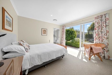 Photo of property in 10 Fairway Drive, Martinborough, 5711