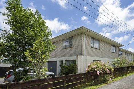 Photo of property in 2/81 West Coast Road, Glen Eden, Auckland, 0602