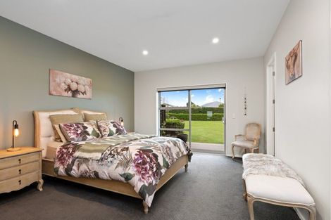 Photo of property in 14 Whitcombe Place, Darfield, 7571