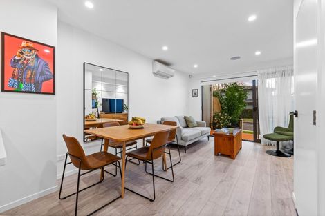 Photo of property in 5/1a Royal View Road, Te Atatu South, Auckland, 0610