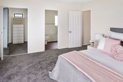 Photo of property in 18 Bennett Grove, Newlands, Wellington, 6037