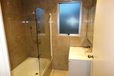 Photo of property in 28 Felgrove Street, Glendene, Auckland, 0602