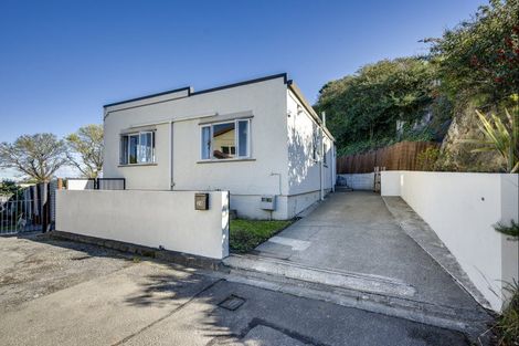 Photo of property in 28 Havelock Road, Hospital Hill, Napier, 4110