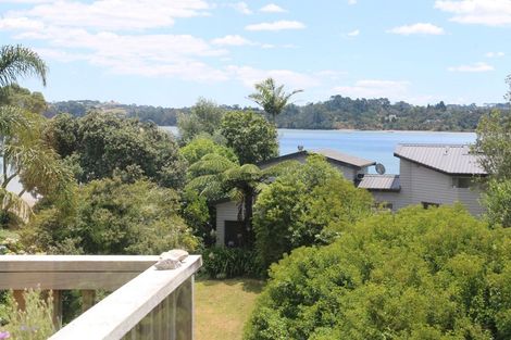 Photo of property in 2 Twin Wharf Road, Herald Island, Auckland, 0618