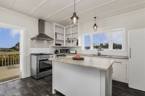 Photo of property in 42 Victoria Avenue, Waiuku, 2123