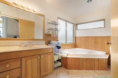 Photo of property in 31 Harrowfield Drive, Harrowfield, Hamilton, 3210