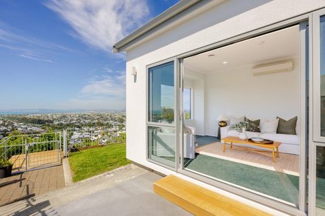 Photo of property in 15 Kavanagh Road, Hospital Hill, Napier, 4110