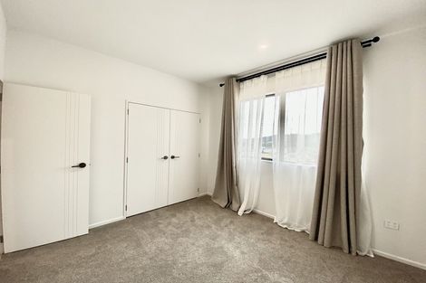 Photo of property in 21 Reserva Crescent, Kumeu, 0810