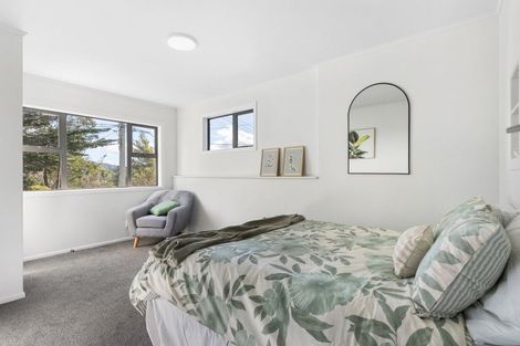 Photo of property in 11 Lomond Street, Newlands, Wellington, 6037