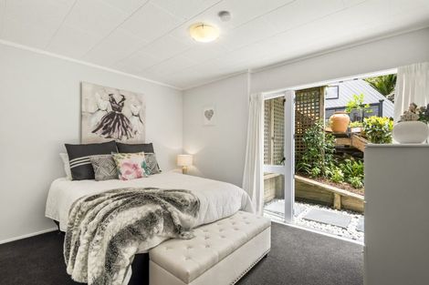 Photo of property in 2/12a Mcdowell Crescent, Hillcrest, Auckland, 0627
