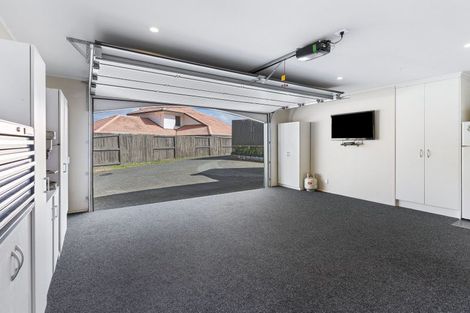 Photo of property in 2/12 Vireya Court, Goodwood Heights, Auckland, 2105
