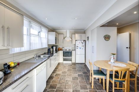 Photo of property in 18 Peterhead Avenue, Flaxmere, Hastings, 4120