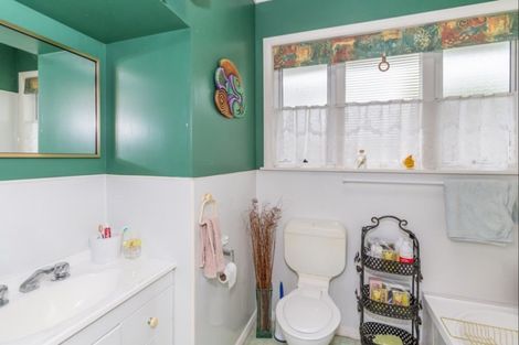 Photo of property in 31 Kawiu Road, Levin, 5510