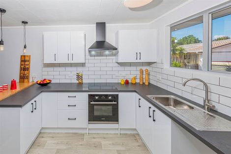 Photo of property in 1/26 Kemp Road, Massey, Auckland, 0614