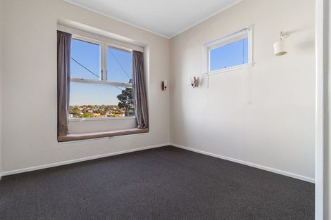 Photo of property in 25 Bayview Road, Browns Bay, Auckland, 0630