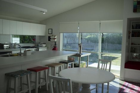 Photo of property in 15 Pukatea Street, Eastbourne, Lower Hutt, 5013