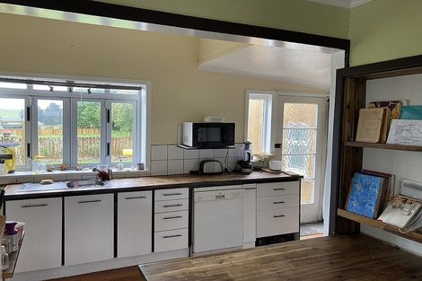 Photo of property in 11 Preston Street, Eltham, 4322