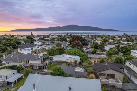 Photo of property in 79b Golf Road, Paraparaumu Beach, Paraparaumu, 5032