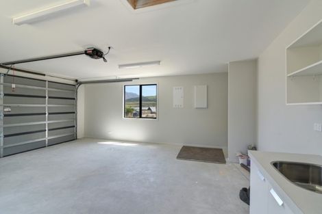 Photo of property in 16 Kinross Lane, Jacks Point, Queenstown, 9371