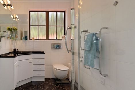 Photo of property in 34 Napuka Road, Henderson Valley, Auckland, 0612