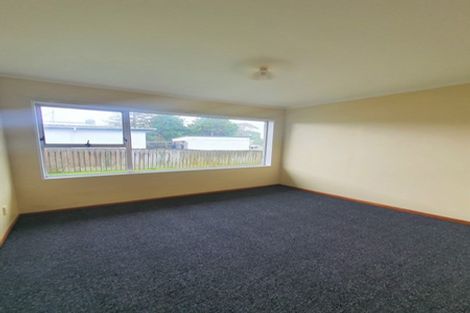 Photo of property in 1/12 Dawnhaven Drive, Te Atatu Peninsula, Auckland, 0610