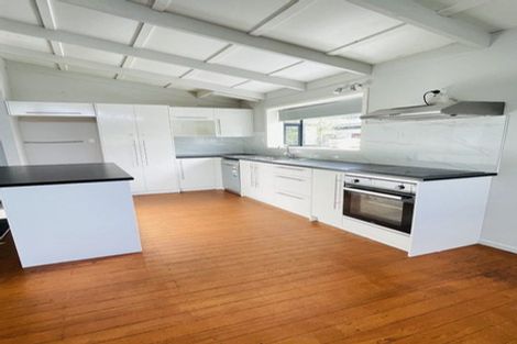 Photo of property in 40 Woodside Road, Massey, Auckland, 0614