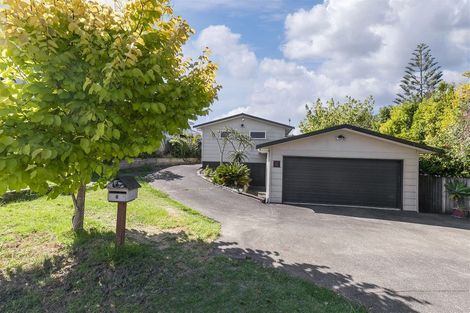 Photo of property in 8 John Dee Crescent, Red Beach, 0932