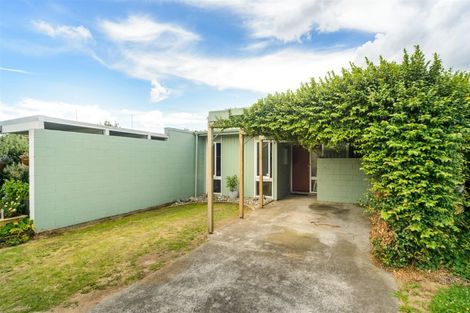 Photo of property in 12 Westmere Place, Takaro, Palmerston North, 4412