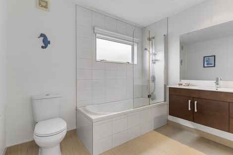 Photo of property in 11 William Bayes Place, Red Beach, 0932