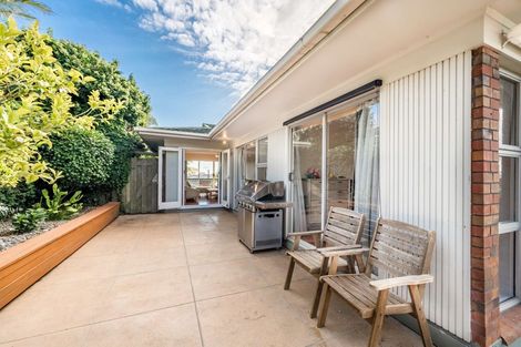 Photo of property in 19 Downsview Road, Pakuranga Heights, Auckland, 2010