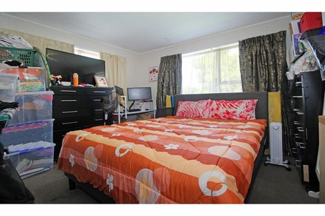 Photo of property in 2 Navigator Place, Papatoetoe, Auckland, 2025