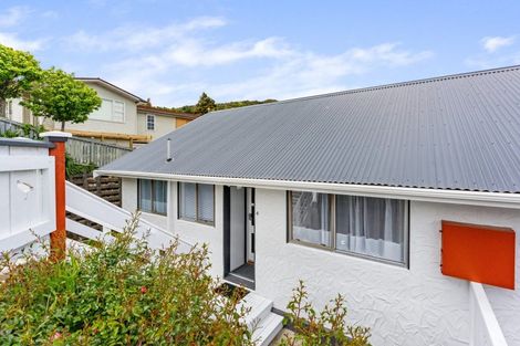 Photo of property in 4 Summit Road, Fairfield, Lower Hutt, 5011