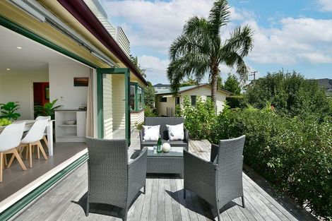 Photo of property in 45 Tindalls Bay Road, Tindalls Beach, Whangaparaoa, 0930