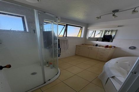 Photo of property in 240 Riverhead Road, Kumeu, 0892