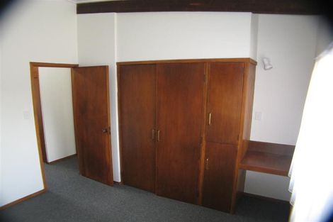 Photo of property in 2/135 Glenfield Road, Hillcrest, Auckland, 0626