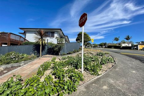 Photo of property in 96 Sunvue Road, Glen Eden, Auckland, 0602