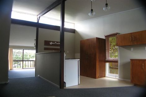 Photo of property in 2/135 Glenfield Road, Hillcrest, Auckland, 0626