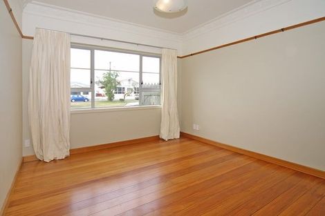 Photo of property in 104 Rongotai Road, Kilbirnie, Wellington, 6022