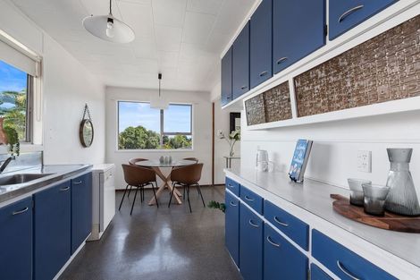 Photo of property in 4a Lavery Place, Sunnynook, Auckland, 0632