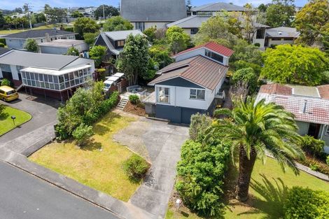Photo of property in 4a Lavery Place, Sunnynook, Auckland, 0632