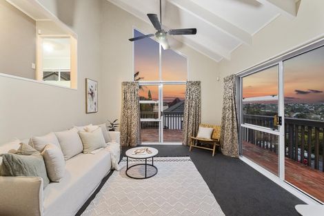 Photo of property in 2/9 Lynngate Place, Hillcrest, Auckland, 0627