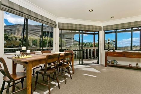 Photo of property in 2/10 Kiteroa Terrace, Rothesay Bay, Auckland, 0630