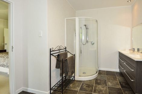 Photo of property in 13 Waingake Road, Manutuke, 4072