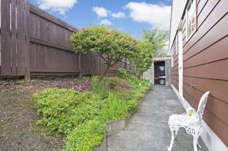 Photo of property in 2/3 Benygloe Place, Highland Park, Auckland, 2010