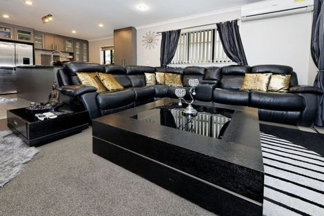 Photo of property in 14 Bradnor Meadows Drive, Swanson, Auckland, 0612