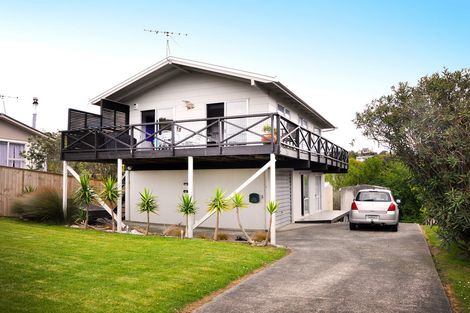 Photo of property in 9 Barrier View Road, Leigh, 0985